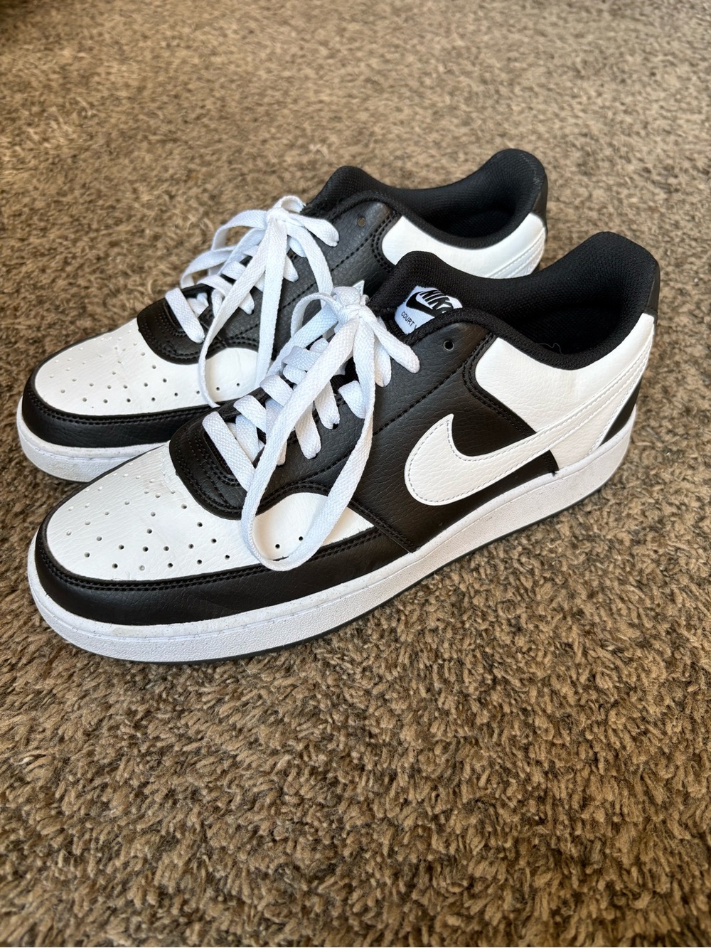 Nike Men's Court Vision Low Casual Sneakers Black and White size 11